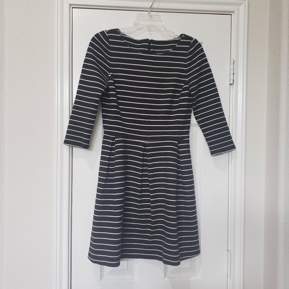 Banana Republic 4 thick textured inverted pleats in skirt quarter sleeve strip… - Picture 5 of 8